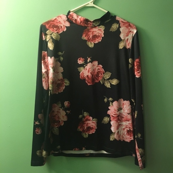 Rose print top on black ground - Picture 1 of 1
